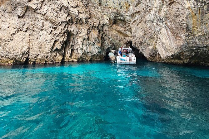 private-boat-tour-from-positano-amalfi-coast-or-capri