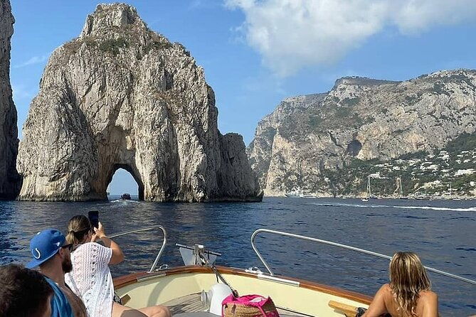 private-boat-tour-from-sorrento-to-isle-of-capri