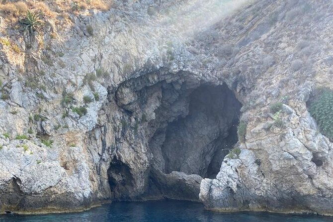 private-boat-tour-giardini-naxos-taormina-with-platter-and-wine
