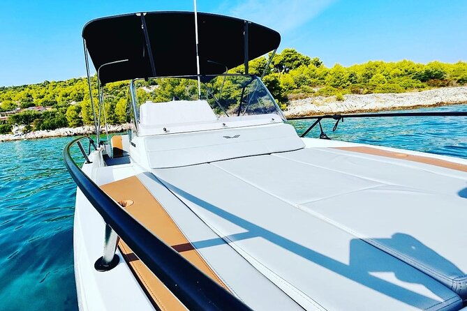 private-boat-tour-half-dayblue-lagoon-2-islands-from-split