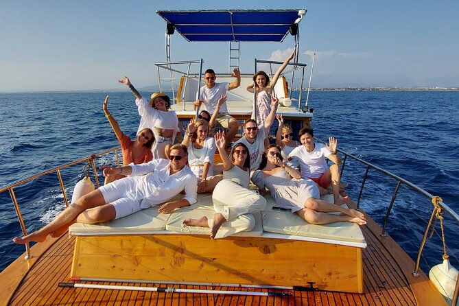 private-boat-tour-in-side