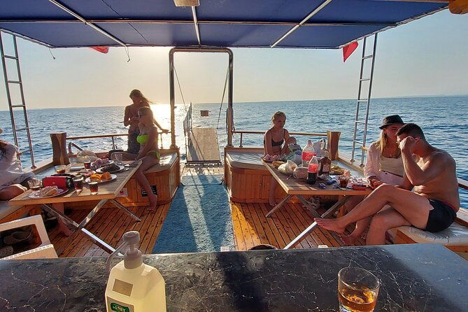 private-boat-tour-in-side