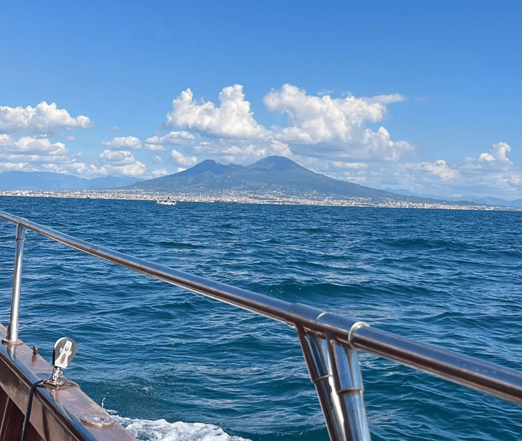private-boat-tour-in-the-gulf-of-naples-with-skipper