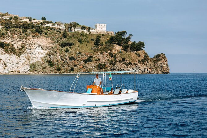 private-boat-tour-ischia-with-apreamilano-10-meters-2