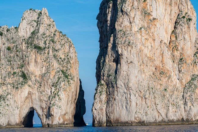 private-boat-tour-of-capri-from-positano-on-sorrentine-gozzo