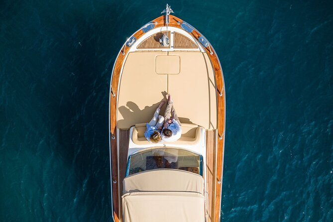 private-boat-tour-of-capri-from-positano-on-sorrentine-gozzo