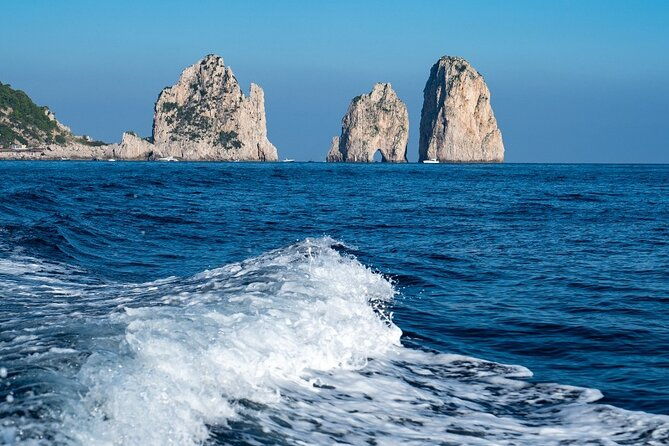 private-boat-tour-of-capri-from-positano-on-sorrentine-gozzo