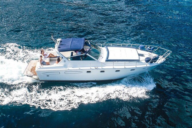 private-boat-tour-of-capri-from-sorrento