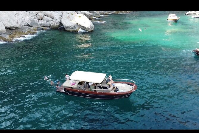 private-boat-tour-of-capri-full-day