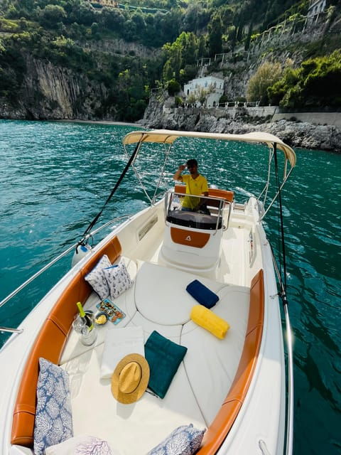 private-boat-tour-of-the-amalfi-coast-amalfi-and-positano