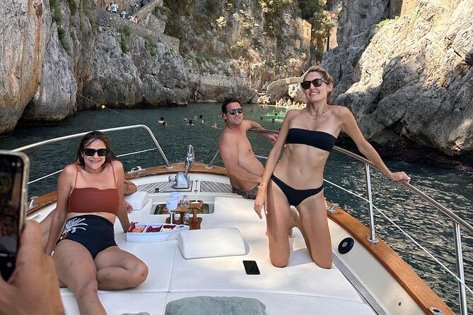 private-boat-tour-of-the-amalfi-coast