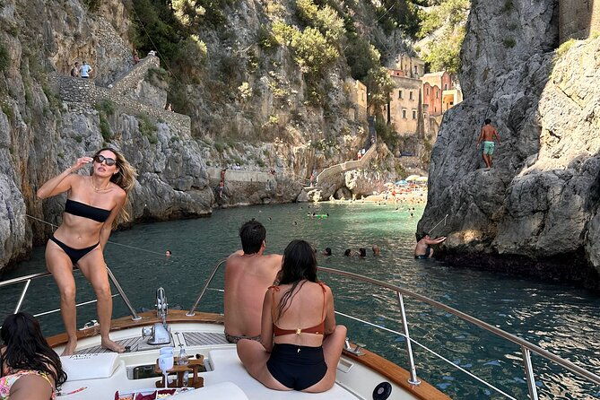 private-boat-tour-of-the-amalfi-coast