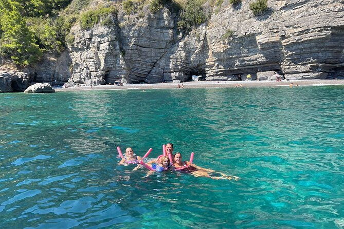 private-boat-tour-of-the-amalfi-coast-from-sorrento