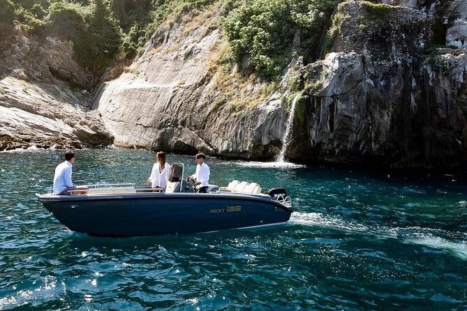 private-boat-tour-of-the-amalfi-coast-with-allegra-19