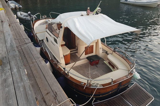 private-boat-tour-of-the-island-of-capri-2