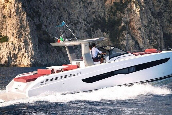 private-boat-tour-of-the-island-of-capri-caves-faraglioni