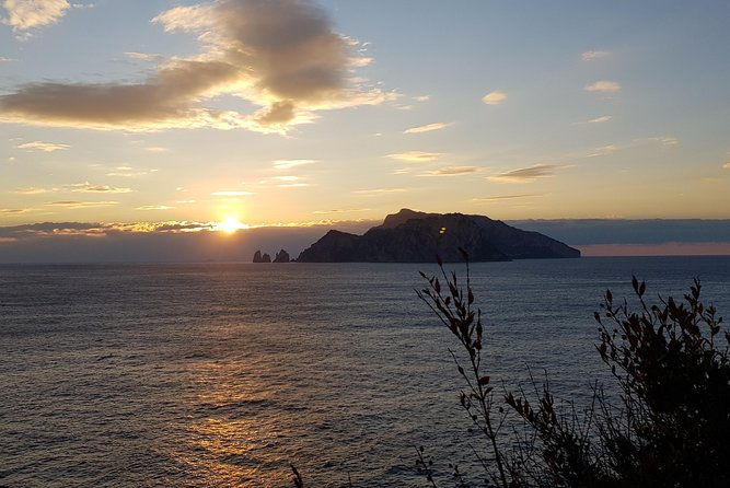 private-boat-tour-of-the-island-of-capri