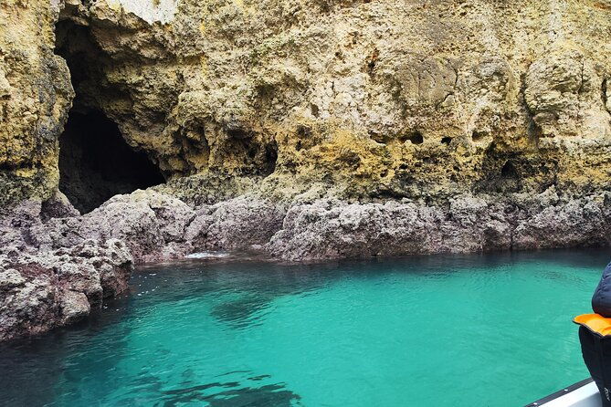 private-boat-tour-ponta-da-piedade-grottos-and-caves-in-lagos