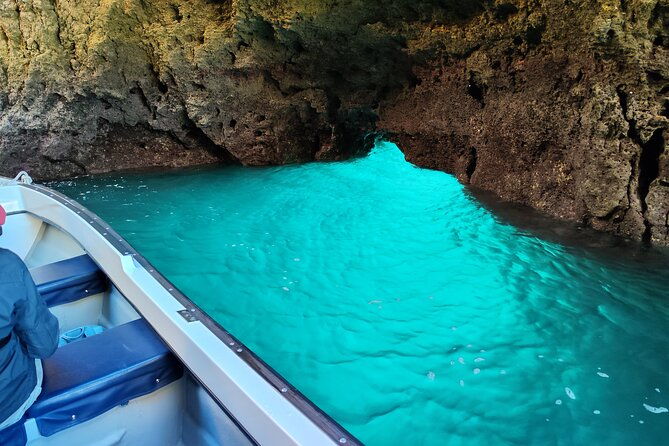 private-boat-tour-ponta-da-piedade-grottos-and-caves-in-lagos