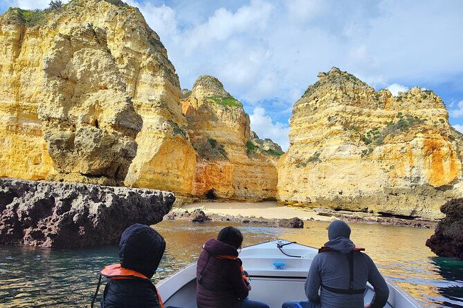 private-boat-tour-ponta-da-piedade-grottos-and-caves-in-lagos