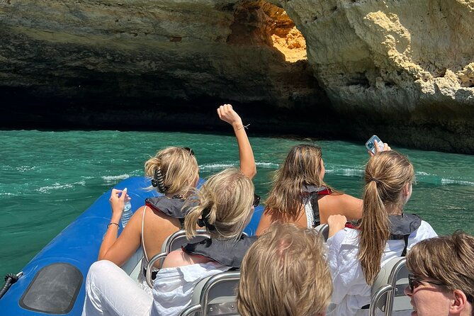 private-boat-tour-through-the-benagil-caves