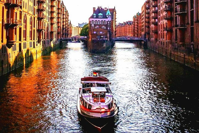 private-boat-tour-through-the-port-of-hamburg