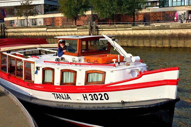 private-boat-tour-through-the-port-of-hamburg