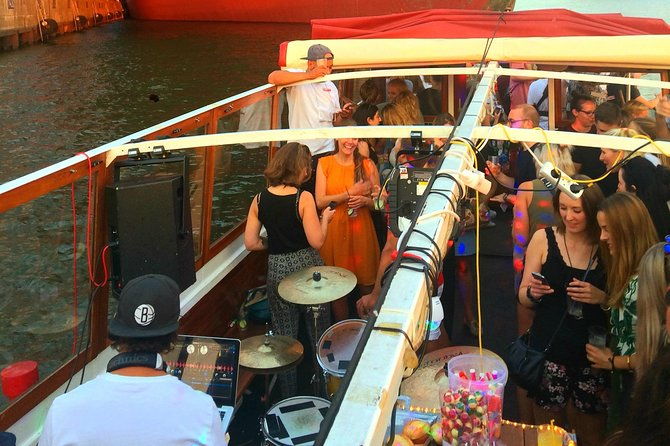 private-boat-tour-through-the-port-of-hamburg