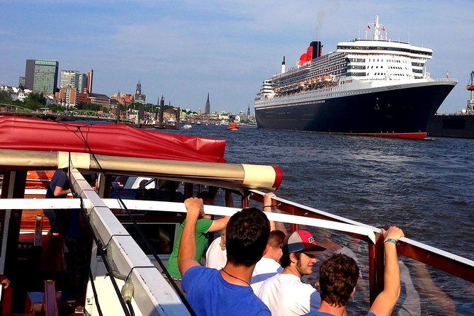 private-boat-tour-through-the-port-of-hamburg