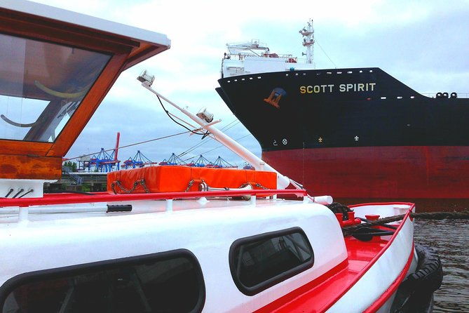 private-boat-tour-through-the-port-of-hamburg