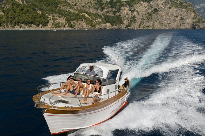 private-boat-tour-to-capri-departing-from-positano