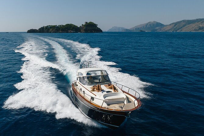 private-boat-tour-to-capri-departing-from-positano
