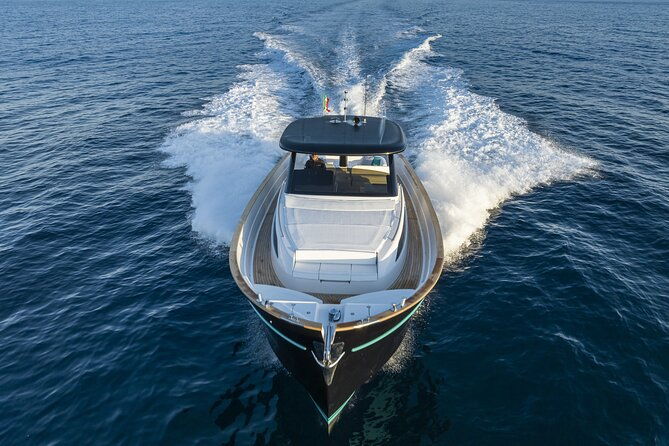 private-boat-tour-to-capri-departing-from-positano