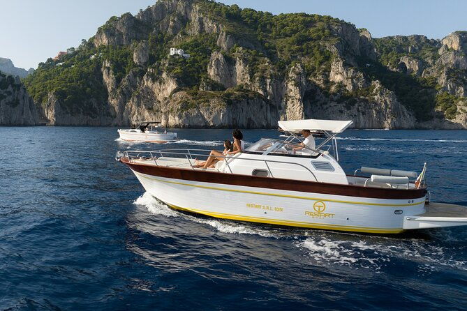 private-boat-tour-to-capri-departing-from-positano
