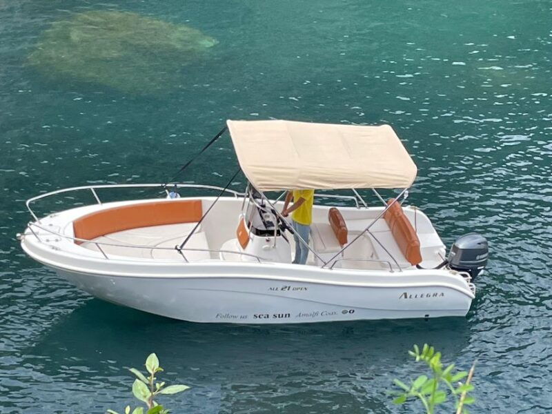 private-boat-tour-to-capri-with-aperitif