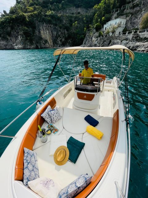 private-boat-tour-to-capri-with-aperitif