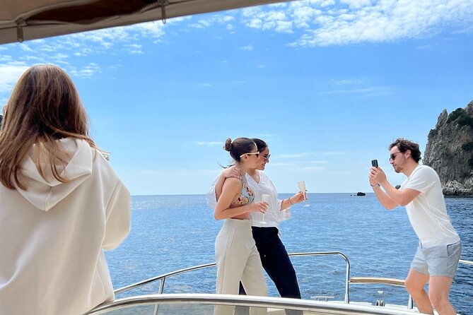 private-boat-tour-to-capris-hidden-gems-with-local-skipper