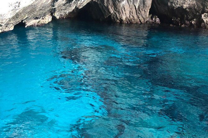 private-boat-tour-to-discover-capri