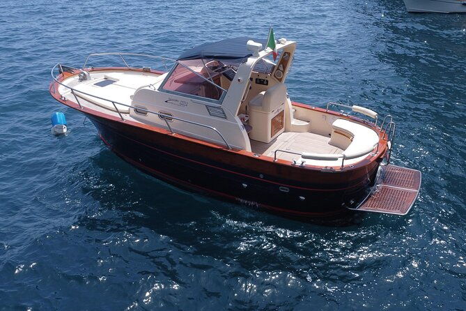 private-boat-tour-to-discover-capri