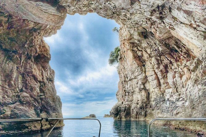 private-boat-tour-to-elafiti-islands