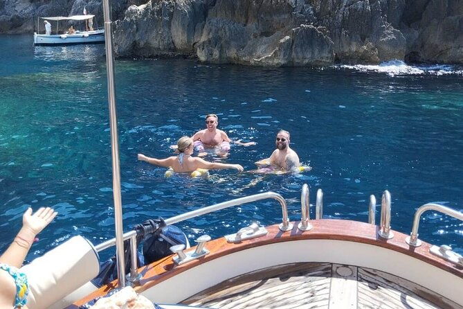 private-boat-tour-to-positano-and-amalfi