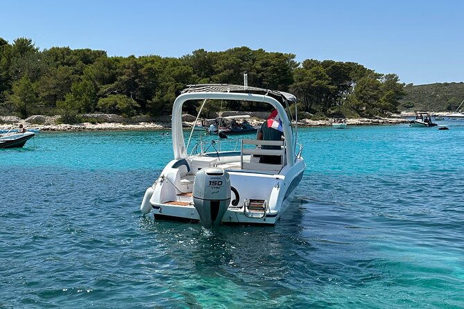 private-boat-tour-to-red-rocks-and-paklinski-islands