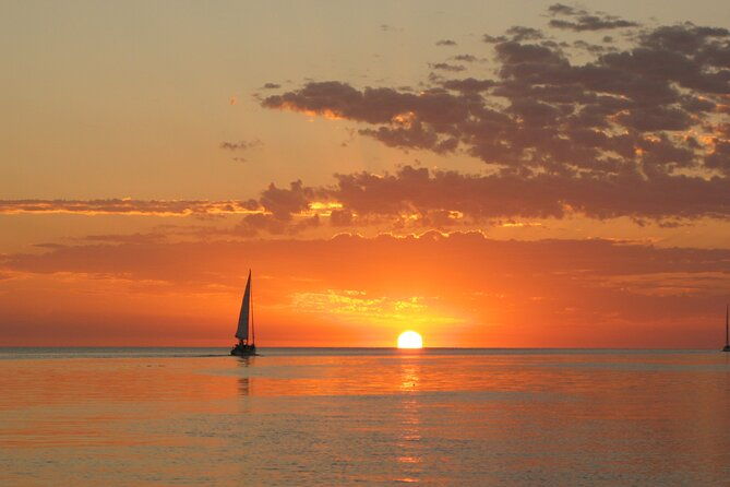 private-boat-tour-to-rio-de-la-plata-and-delta-el-tigre-with-wine-on-board