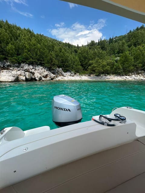 private-boat-tour-visit-blue-cave-and-islands-around