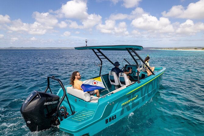 private-boat-tour-with-fun-tube