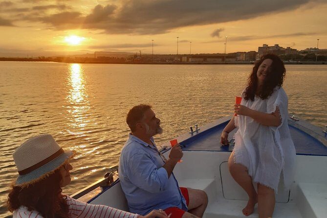 Private boat tour with prosecco and fresh fruit - A detailed look at the private boat tour of Syracuse with prosecco and fresh fruit