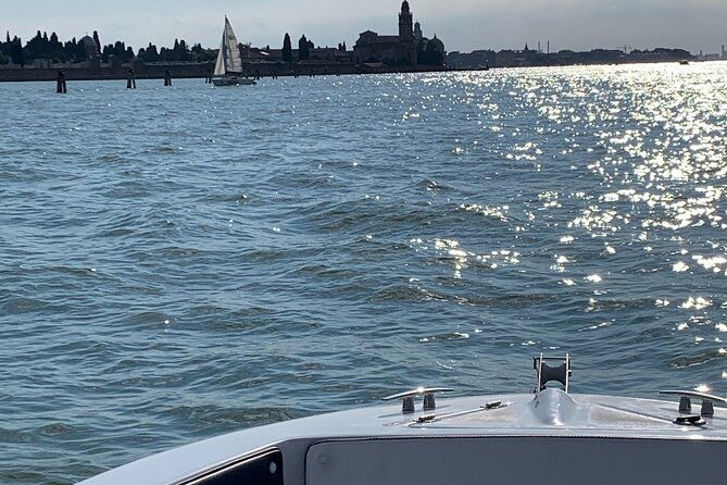 private-boat-tour-with-skipper-sailing-the-lagoon-of-venice-italy