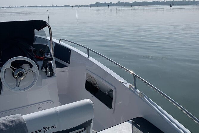 private-boat-tour-with-skipper-sailing-the-lagoon-of-venice-italy