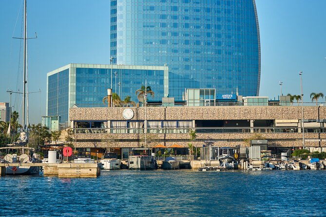 private-boat-trip-in-barcelona-with-snacks-and-drinks