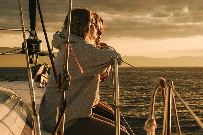 private-boat-trip-in-barcelona-with-snacks-and-drinks